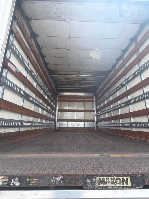 2017 Freightliner M2 106