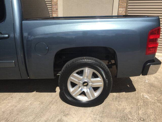 2007 Chevrolet Silverado 1500 LTZ photo 3