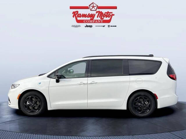 Used 2024 Chrysler Pacifica PHEV Select with VIN 2C4RC1S74RR100085 for sale in Harrison, AR