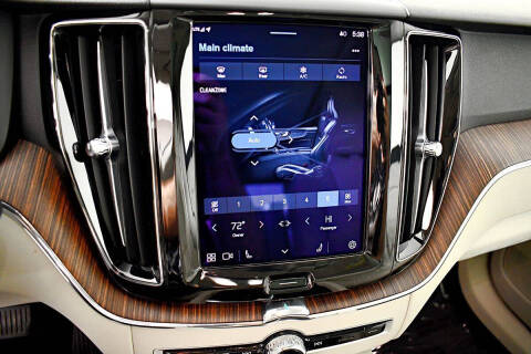 2022 Volvo XC60 B5 Momentum