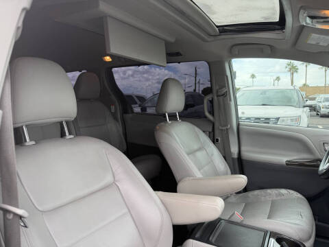 2016 Toyota Sienna XLE Premium 8-Passenger