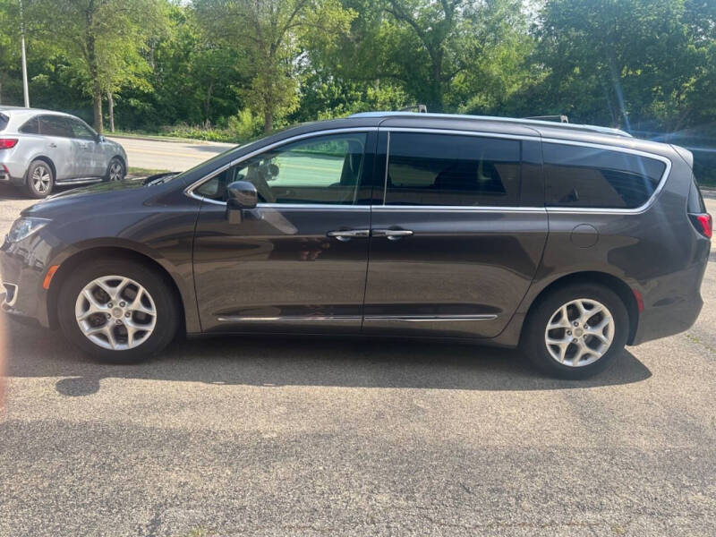 2017 Chrysler Pacifica Touring-L Plus