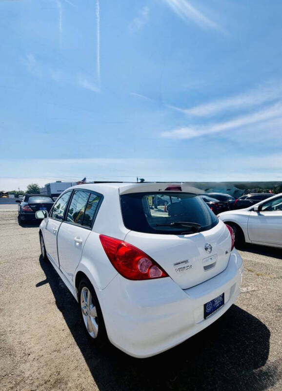2012 Nissan Versa 1.8 SL