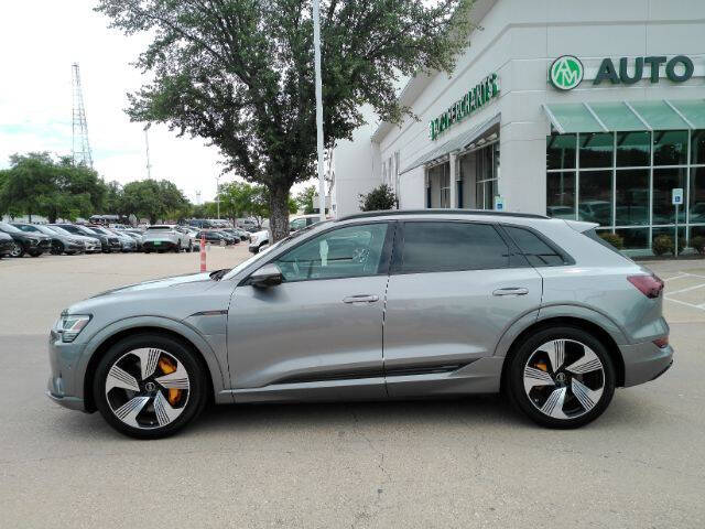 2022 Audi e-tron quattro Premium Plus