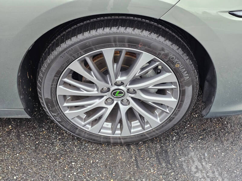 2019 Lexus ES 300h