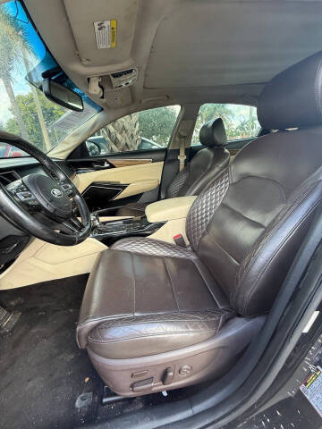 2017 Kia Cadenza Technology