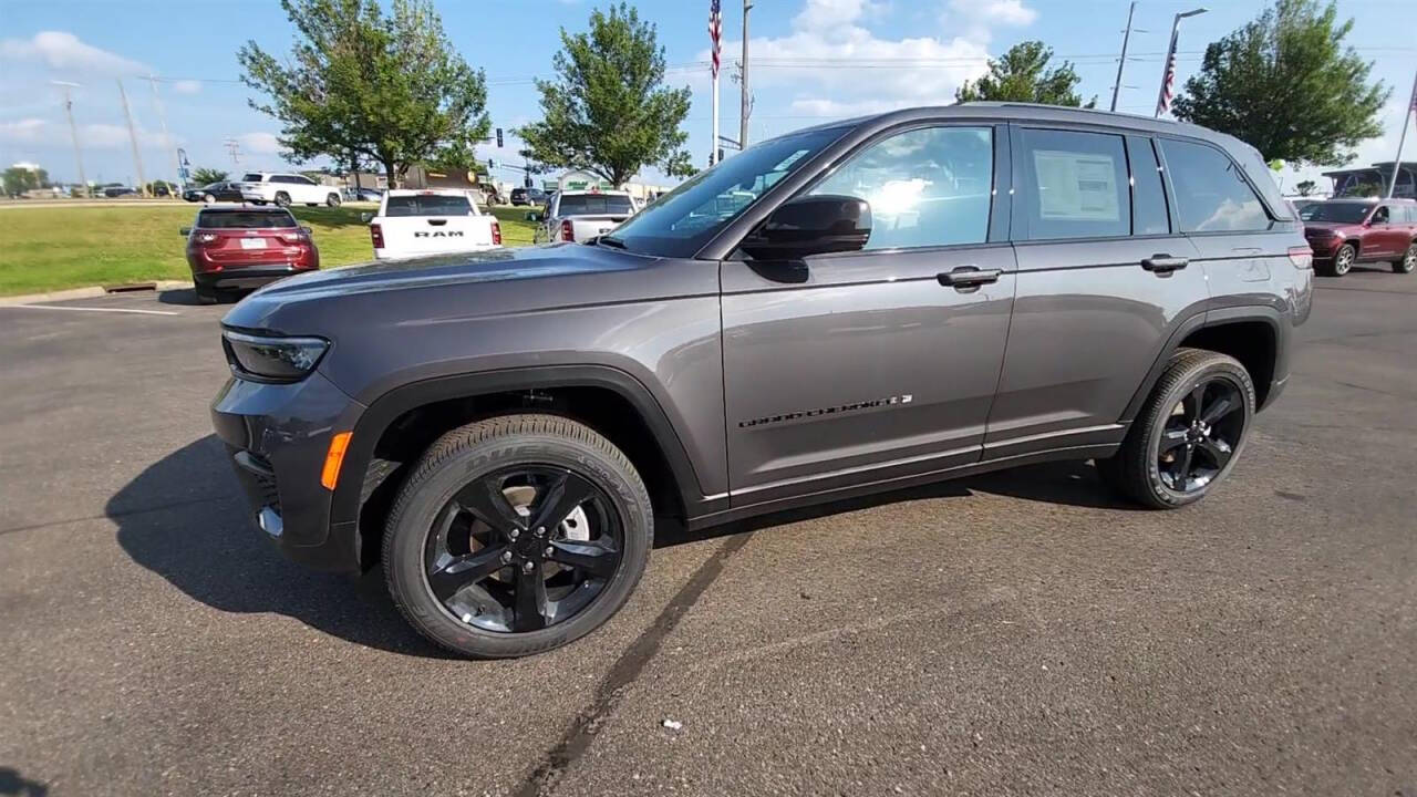 2024 Jeep Grand Cherokee for sale at Victoria Auto Sales in Victoria, MN