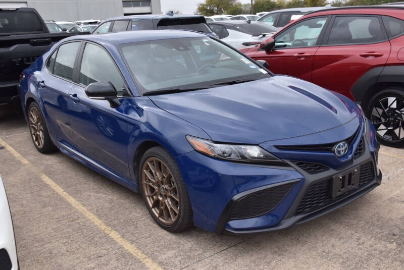2024 Toyota Camry Hybrid SE