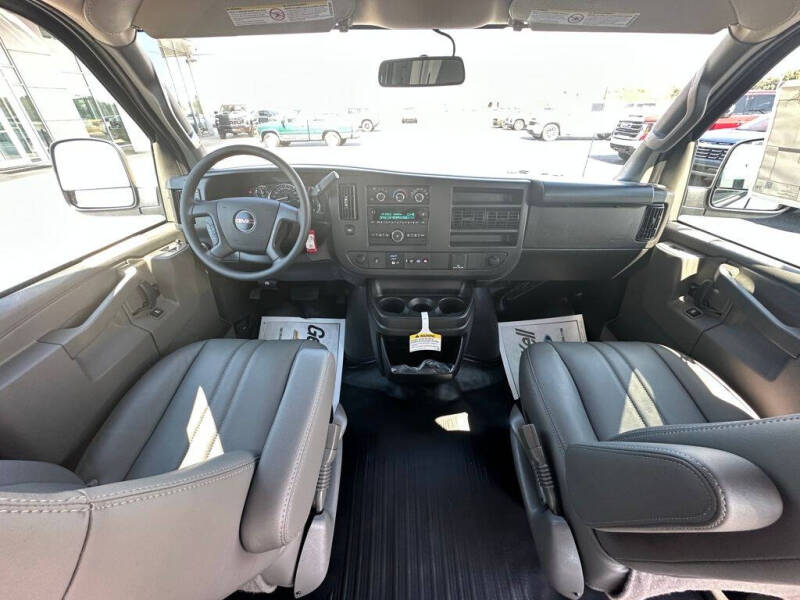 2025 GMC Savana 2500