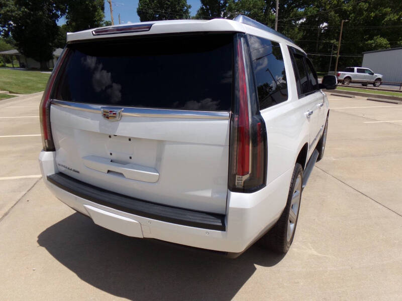 2016 Cadillac Escalade Luxury Collection