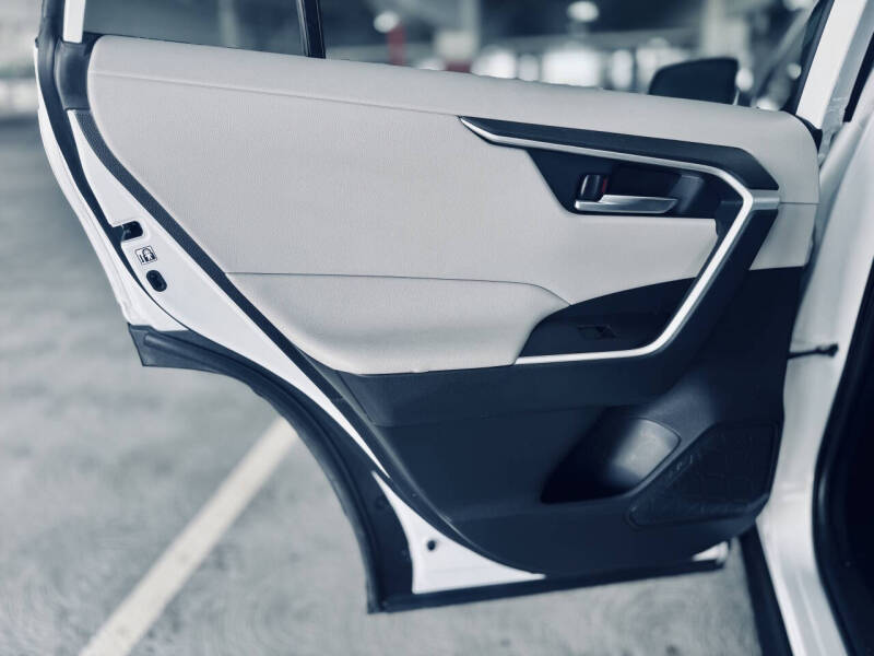 2020 Toyota RAV4 Hybrid XLE