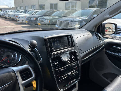 2014 Chrysler Town and Country Touring