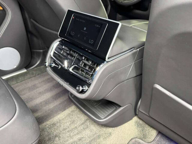 2023 Bentley Bentayga EWB V8