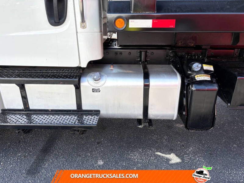 2018 Freightliner M2 106