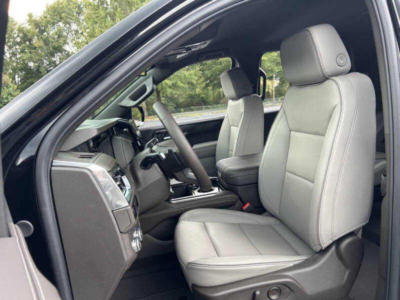 2025 GMC Yukon Elevation