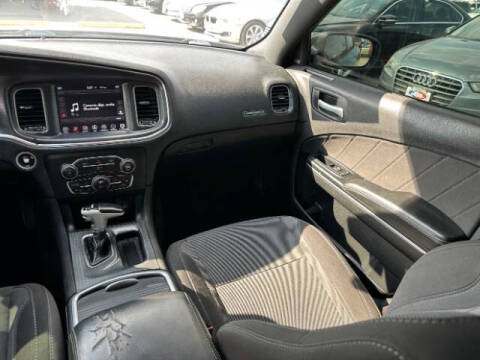 2017 Dodge Charger SXT