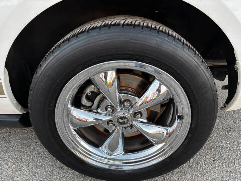 2007 Ford Mustang V6 Deluxe