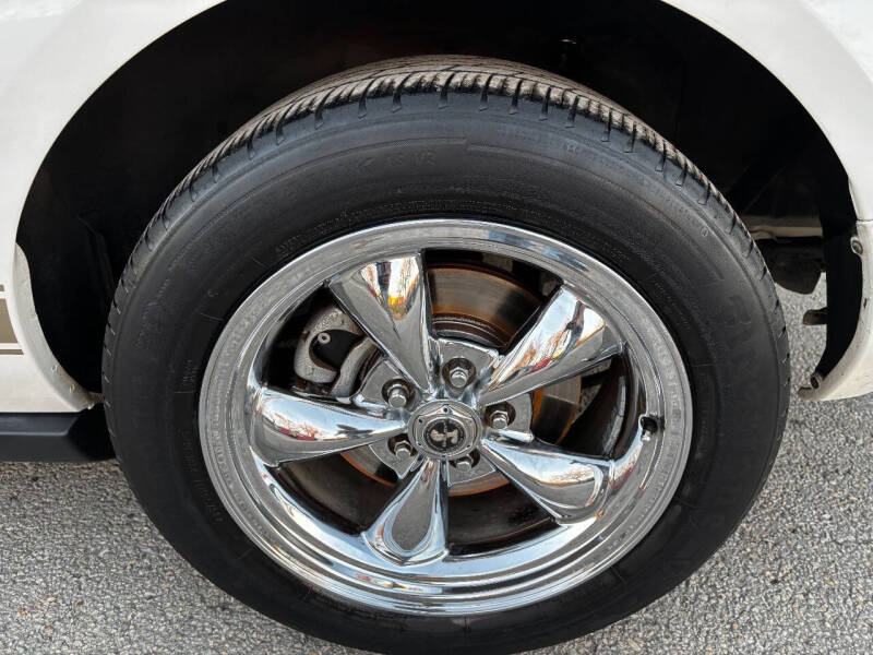 2007 Ford Mustang V6 Deluxe