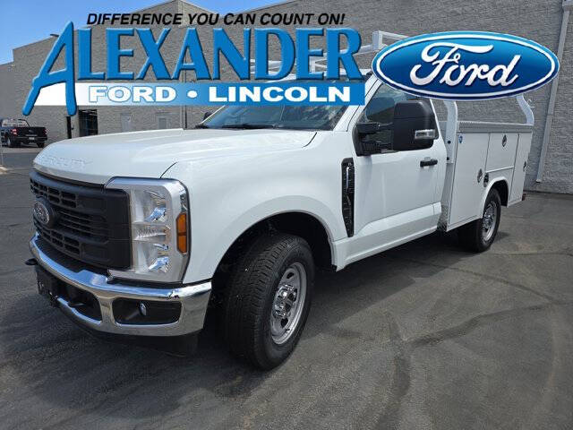 2025 Ford F-350 Super Duty XL's photo