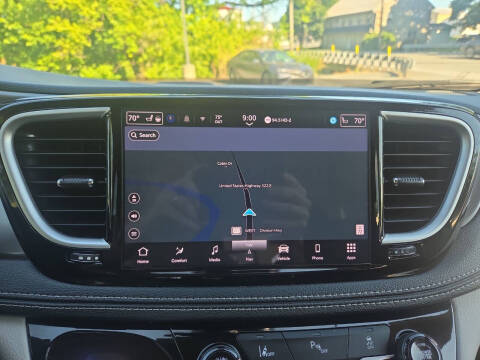 2024 Chrysler Pacifica Plug-In Hybrid Select