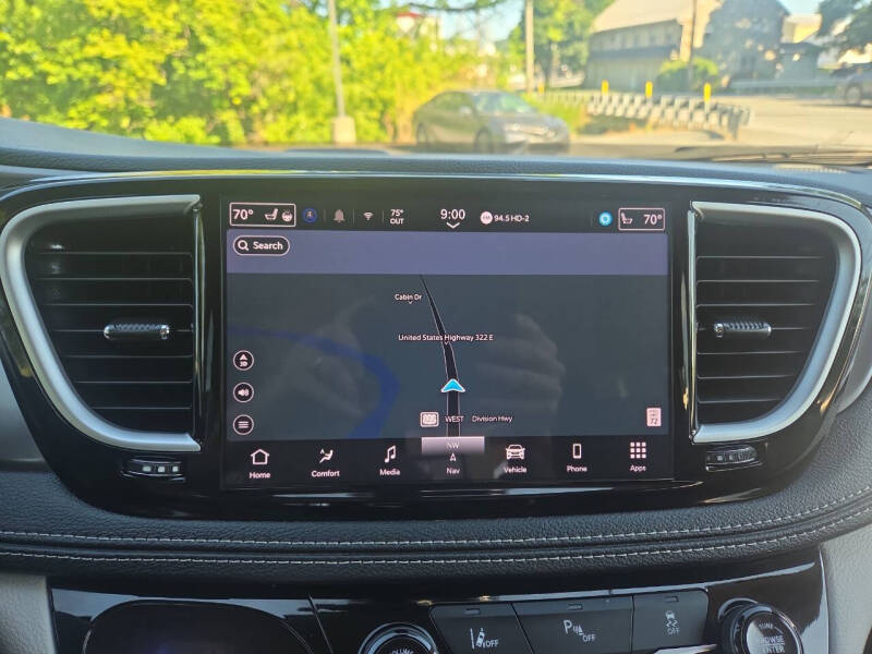 2024 Chrysler Pacifica Plug-In Hybrid Select