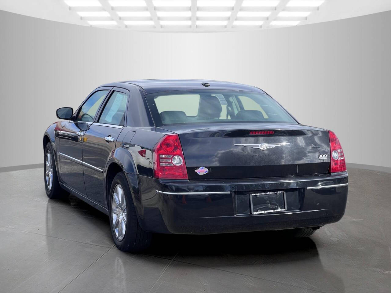 2010 Chrysler 300 for sale at Used Cars Toledo in Oregon, OH