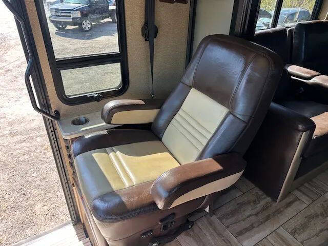 2016 Freightliner XCR Chassis