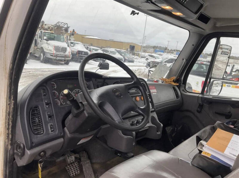 2015 Freightliner M2 106