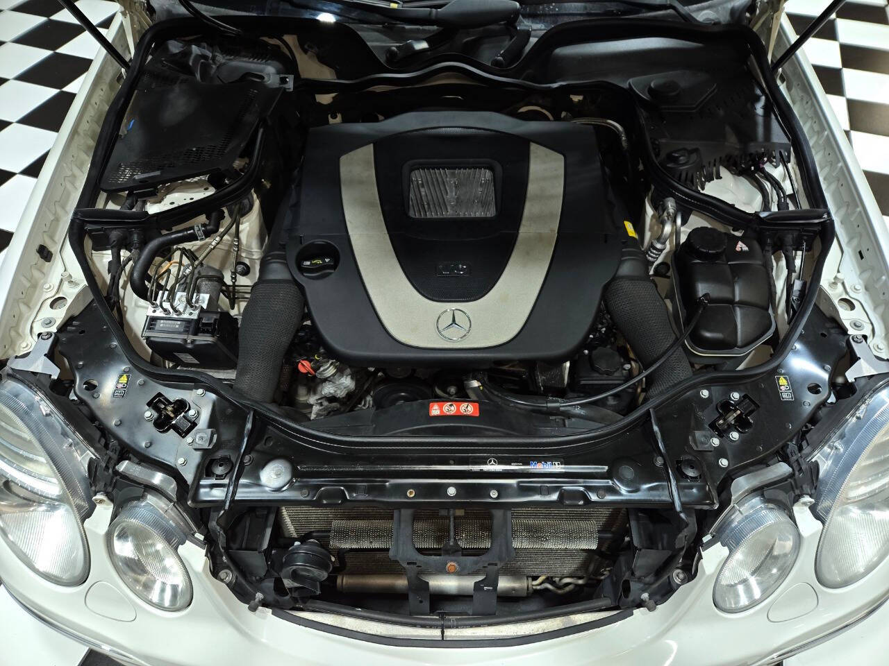2009 Mercedes-Benz E-Class 8