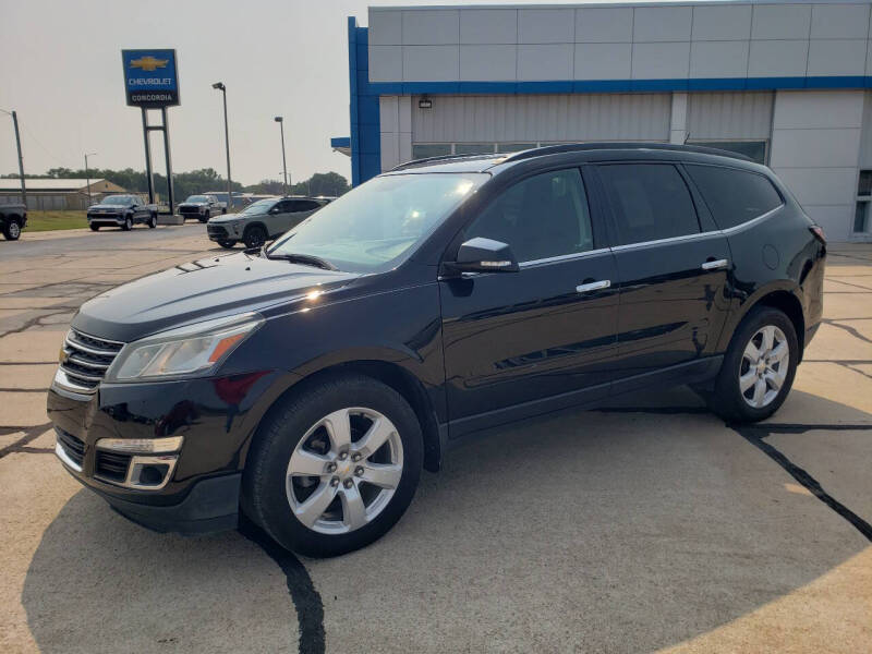 Used 2016 Chevrolet Traverse 1LT with VIN 1GNKRGKD1GJ323847 for sale in Concordia, KS