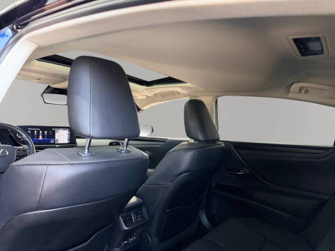 2022 Lexus ES 300h