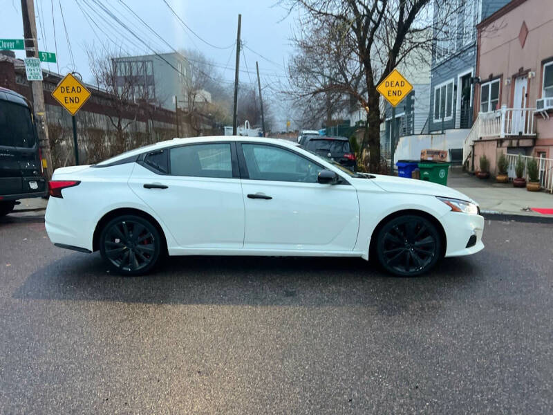 2021 Nissan Altima SR photo 8