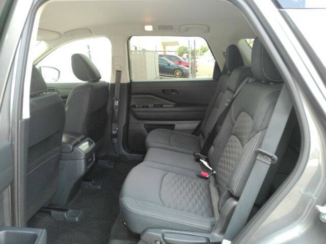 2024 Nissan Pathfinder SV