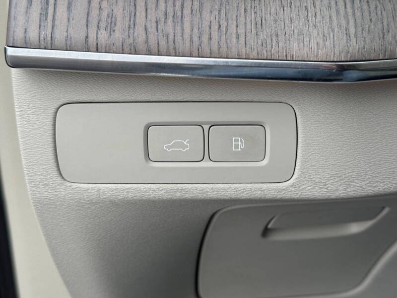 2023 Volvo XC90 Recharge T8 Ultimate Bright Theme 6P