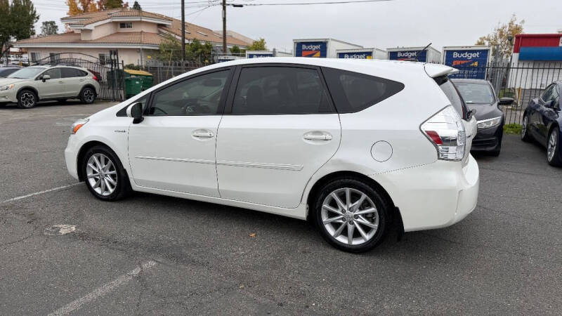 2012 Toyota Prius v Five