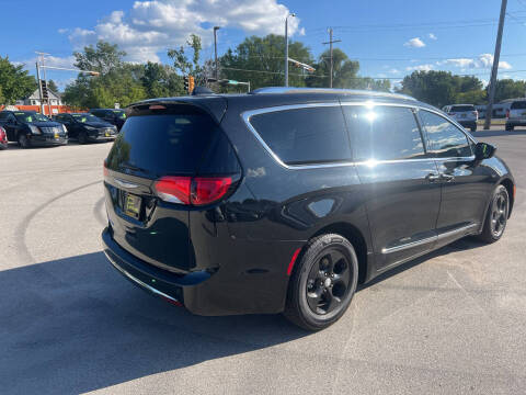 2017 Chrysler Pacifica Touring-L Plus