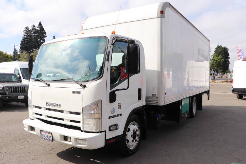 2015 Isuzu NQR's photo