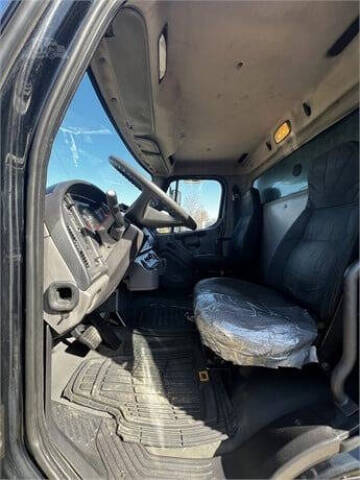 2007 Freightliner M2 106