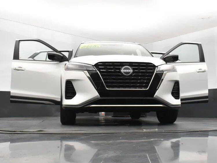 2023 Nissan Kicks SR