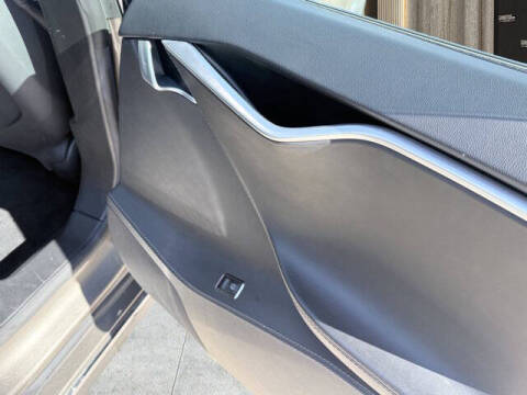 2015 Tesla Model S 70D