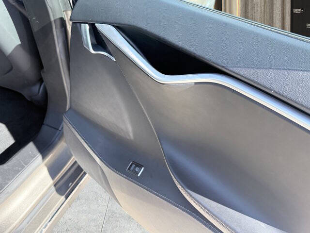 2015 Tesla Model S 70D