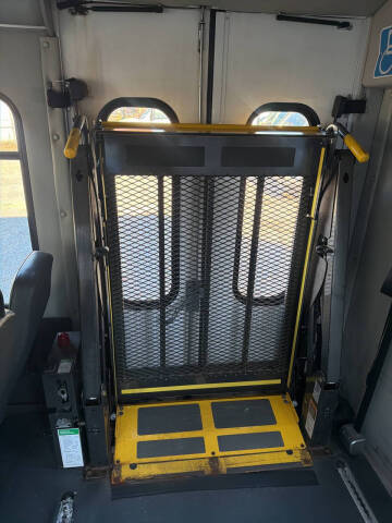 2017 Ford E-Series E-450 SD