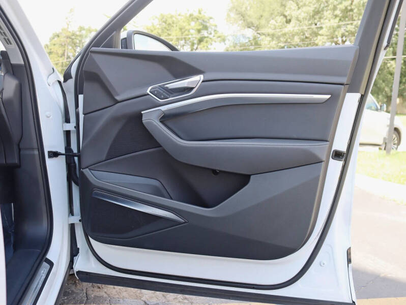 2019 Audi e-tron quattro Premium Plus