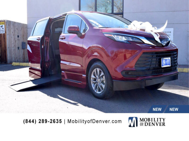 2022 Toyota Sienna for sale at CO Fleet & Mobility in Denver CO