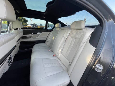 2022 BMW 7 Series 745e xDrive