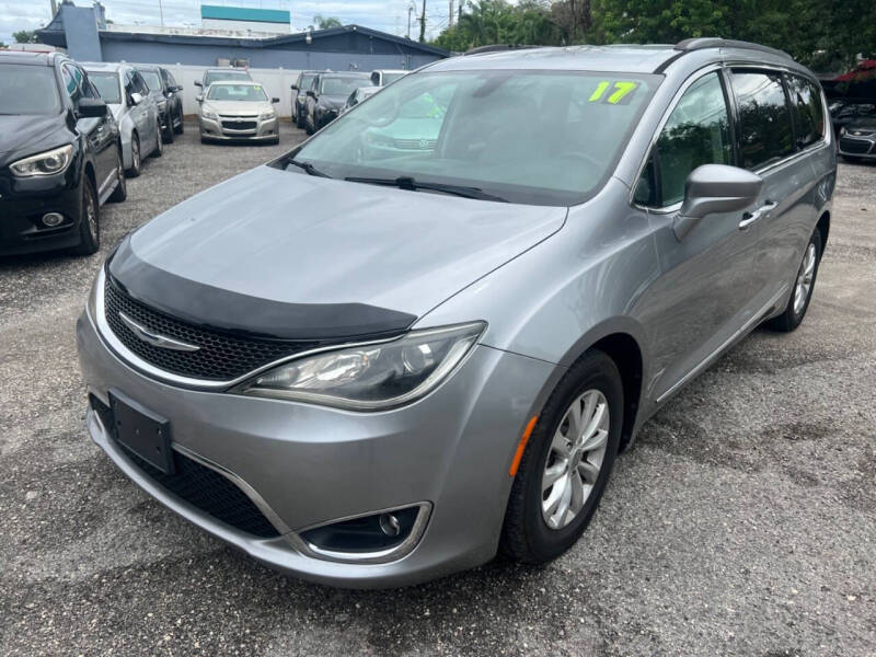 2017 Chrysler Pacifica Touring Plus
