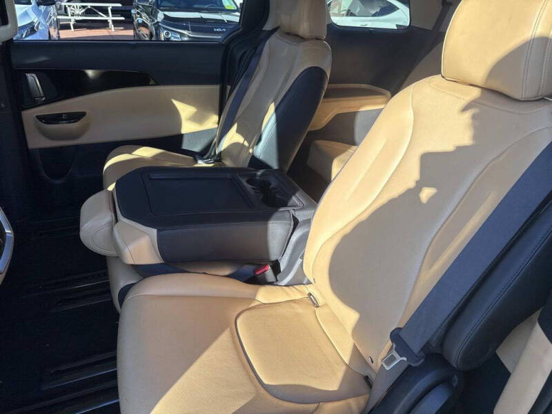 2023 Kia Carnival EX