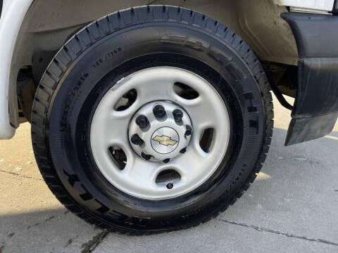 2023 Chevrolet Express 2500