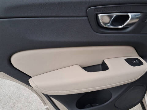 2026 Volvo XC60 T8 Plus