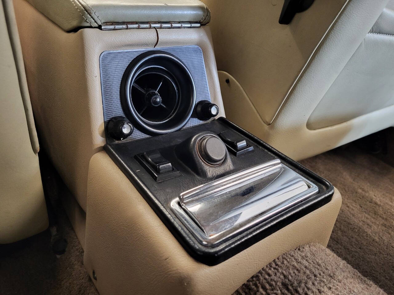1983 Jaguar XJ-Series 137